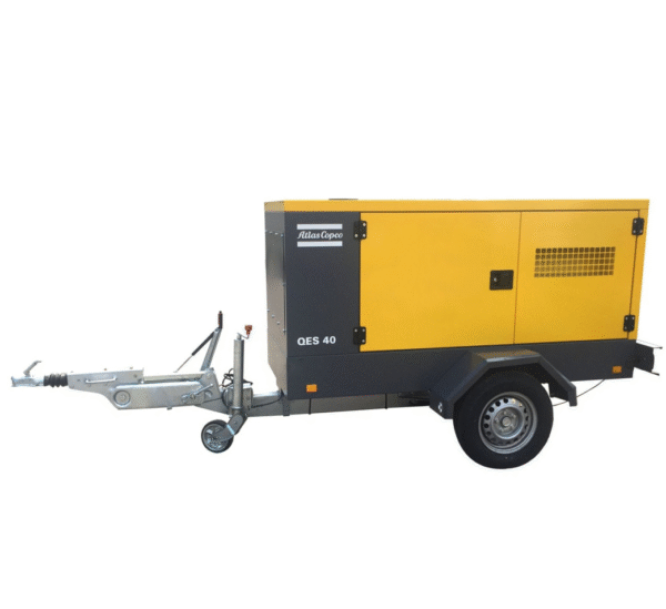 ĢENERATORS DĪZELIS ~40KVA UZ PIEKABES