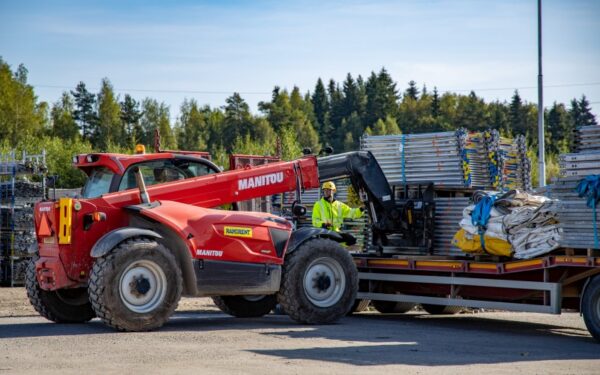 Ekskavatori un iekrāvēji